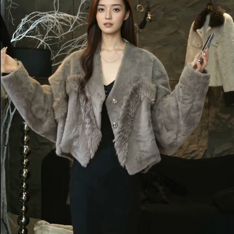2024秋冬新款洋气百搭蝙蝠衫女皮毛一体外套韩版时尚洋气保暖显瘦