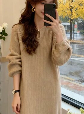 韩国高级感圆领珍珠扣毛衣裙女2025秋冬加厚宽松显瘦中长款打底裙