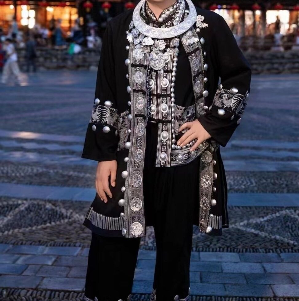 男装三件套少数民族服装苗疆少年日常舞台演出旅拍摄影男士套装