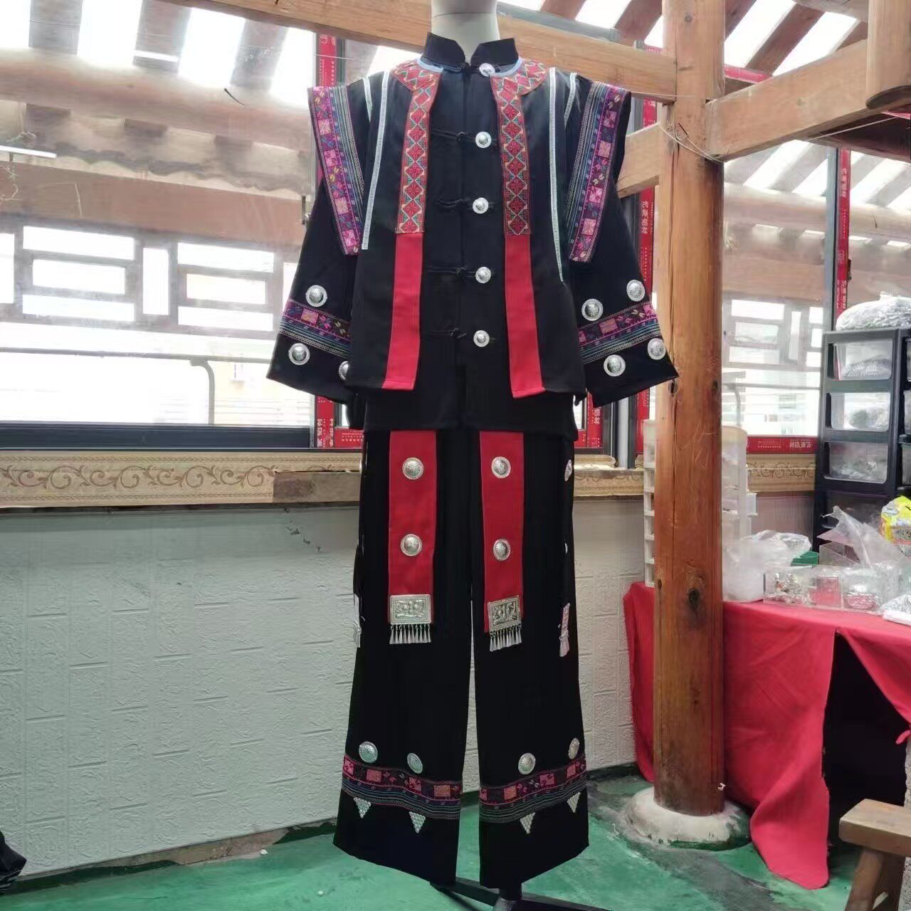 男士少数民族壮苗传统刺绣情侣演出服青年摄影旅拍民族风潮服套装