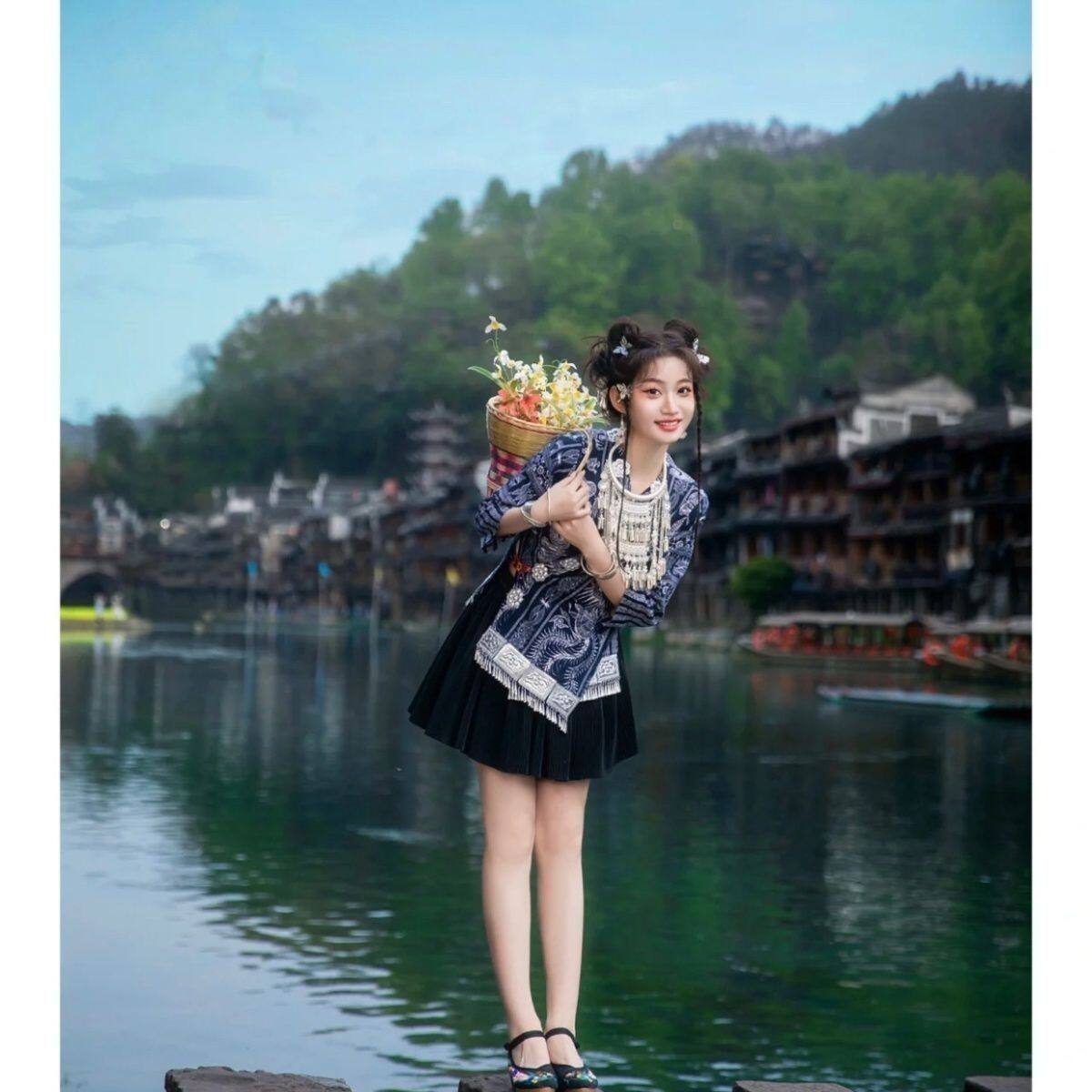 薄款蜡染套装苗疆少女少数民族服装黑色外套旅拍摄影服饰写真上衣