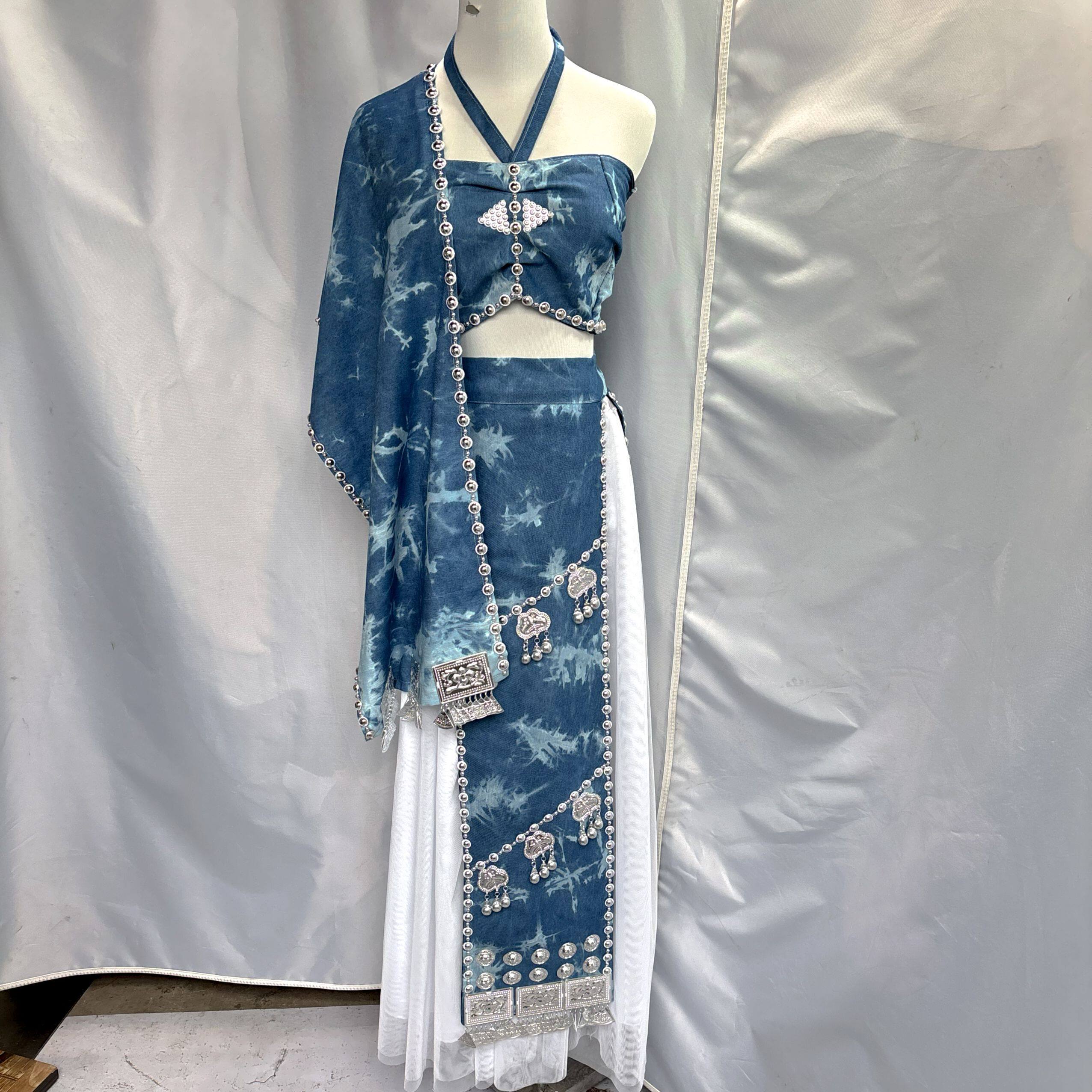 新款苗族服装苗疆写真旅拍少数民族演出扎染牛仔摄影民族服饰少女