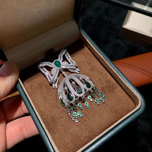 西装 灵心造 精致蝴蝶结流苏胸针 爱戴女王 配饰 高级珠宝重工首饰
