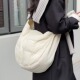 今年流行羽绒云朵包包2024新款 秋冬月牙饺子包女大容量通勤斜挎包