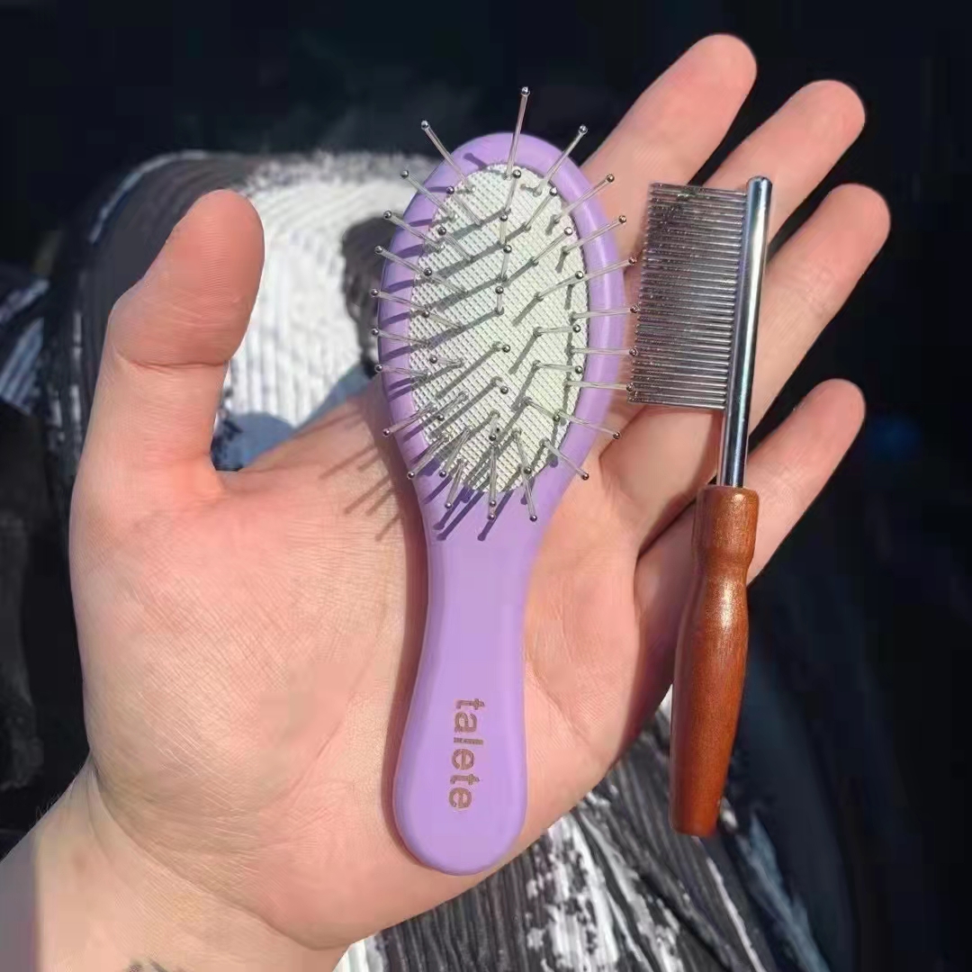 迷你超小紫色小柄梳嘴毛细节梳子