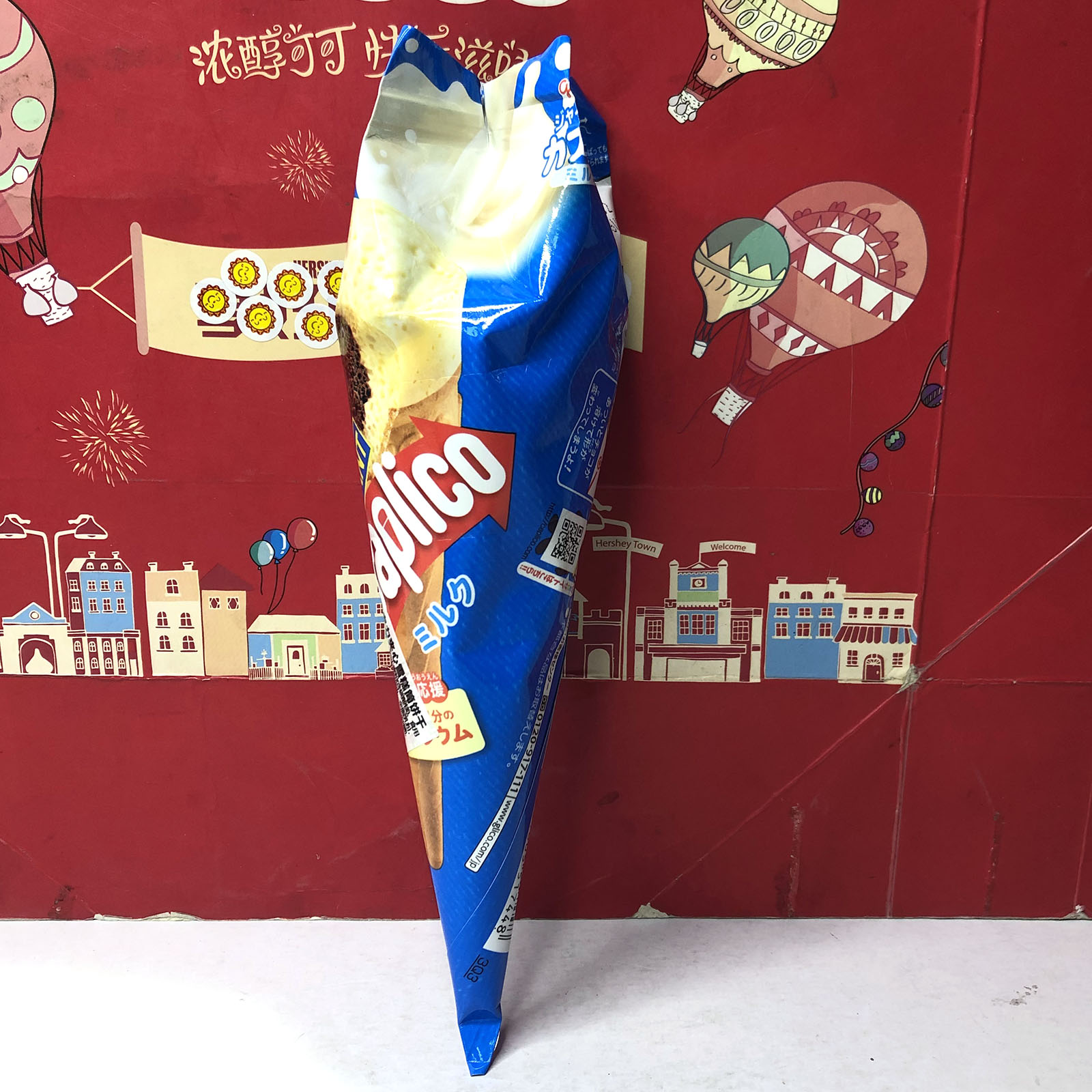 临期 日本进口固力果牛奶味/草莓味巧克力夹心雪糕筒饼干零食小吃
