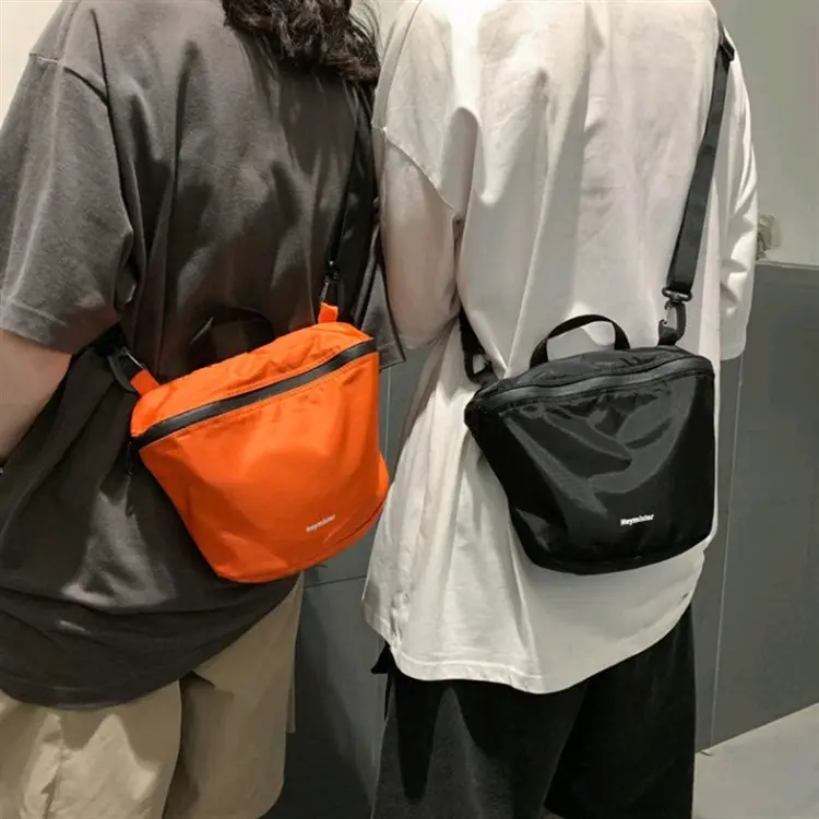港风男女款登山小背包轻便日常旅行单肩包时尚手机包防水斜挎胸包