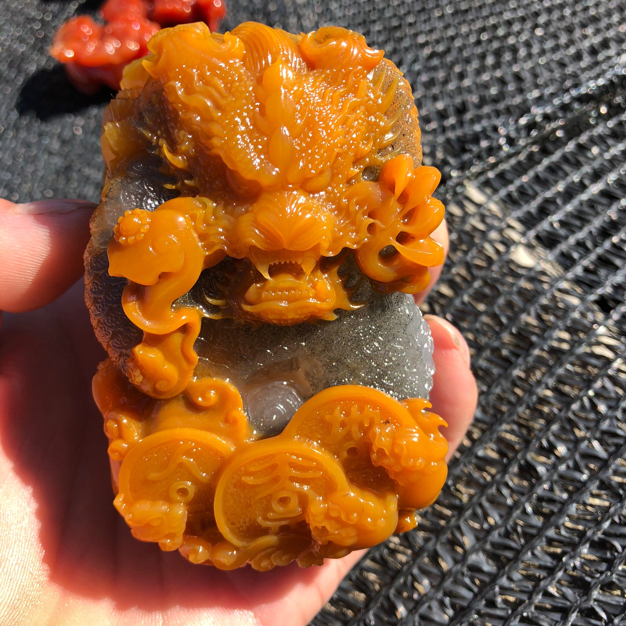 云南龙陵天然原石黄龙玉龙牌手把件二台坡老料精雕可玉石摆件籽料