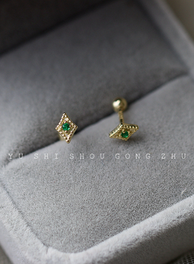 mini一点绿色方形螺丝耳骨钉轻奢925纯银镀14K金绿石拧扣耳钉养耳