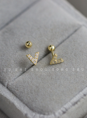 韩版V字形螺丝耳钉女925纯银镀14K金镶石简约v字母小巧拧扣耳骨钉