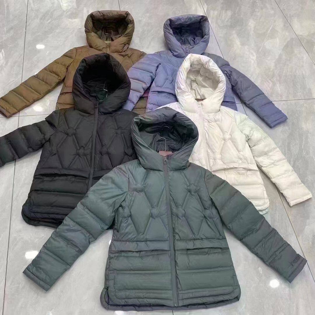 跨境秋冬新款轻型厚款压胶款连帽羽绒服女短款休闲时尚百搭外套潮