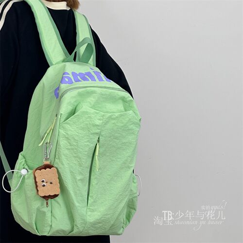 轻量化大容量防泼水双肩包