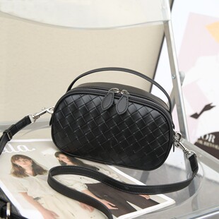 日本ぜいた2026夏天新款真皮手提小方包时尚编织双拉链单肩斜挎小