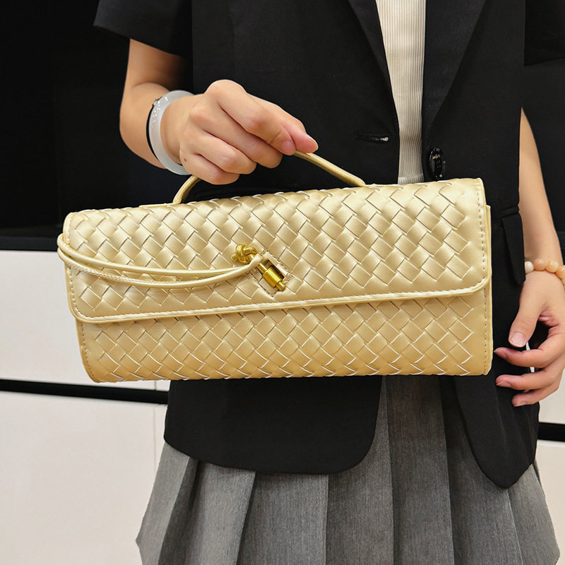 日本ぜいた跨境爆款小众编织单肩法棍包热销女包时尚精致手拿晚宴