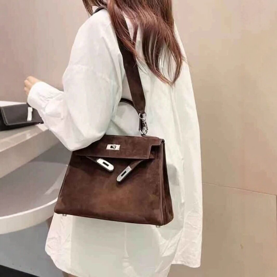 日本ぜいた秋冬新款咖色宽肩带凯莉包包女大容量百搭手提包高级感