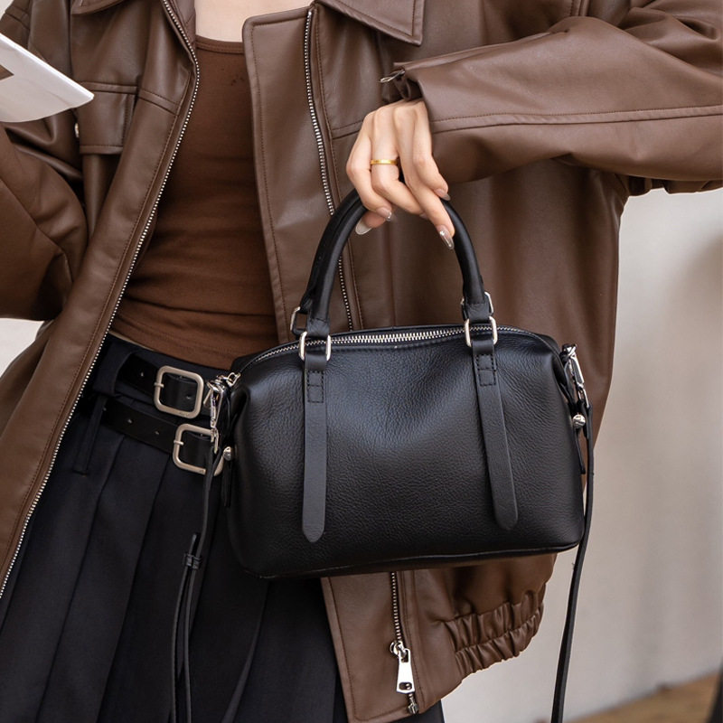 日本ぜいた头层牛皮包包女士2026新款高级感小众轻奢真皮手提枕头