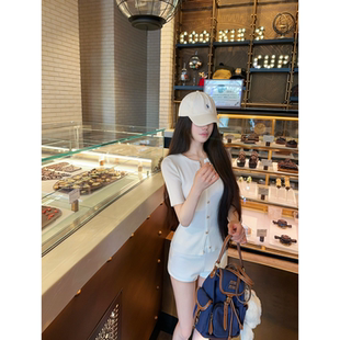 JAMAIS VU【贵气千金】早秋纯氧实穿党 版型满分收腰尖心领针织衫