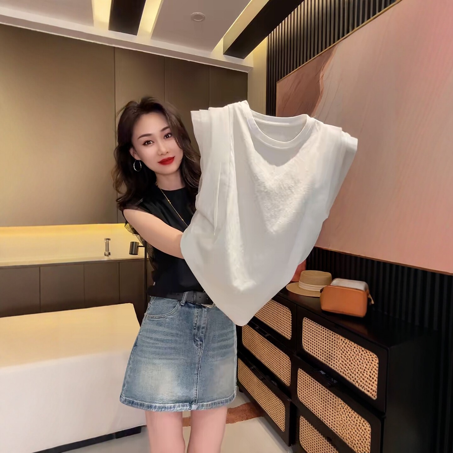 设计感蕾丝飞飞袖拼接坎肩t恤女图片