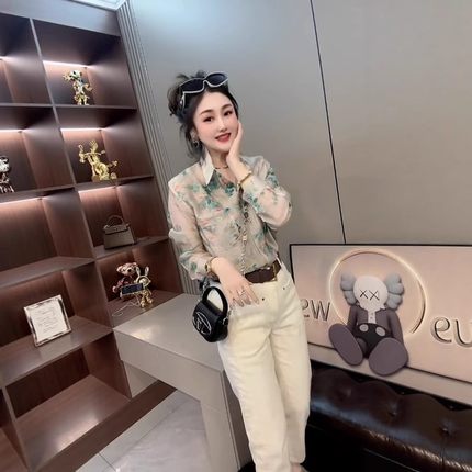 法式复古翻领碎花衬衫女长袖薄款2025夏季新款雪纺衬衣设计感上衣
