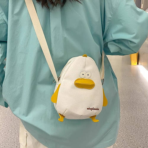 迷你卡通小鸡包日系帆拼接小方包