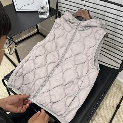 中老年轻薄羽绒服马甲女短款连帽保暖坎肩内搭背心打底妈妈新款冬