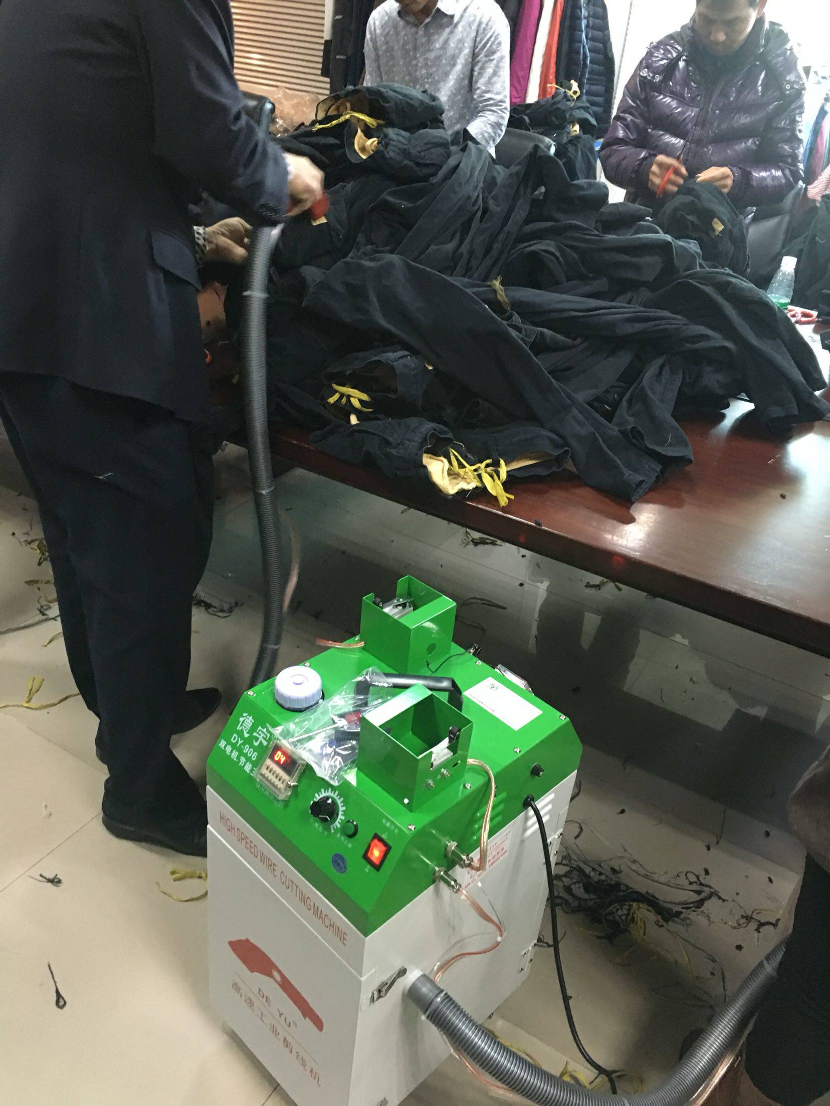 德宇剪线机工厂服装工业剪线机吸毛机吸线机 双头机自动加油dy906