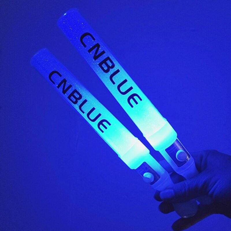 CNBLUE郑容和应援棒手环音乐节