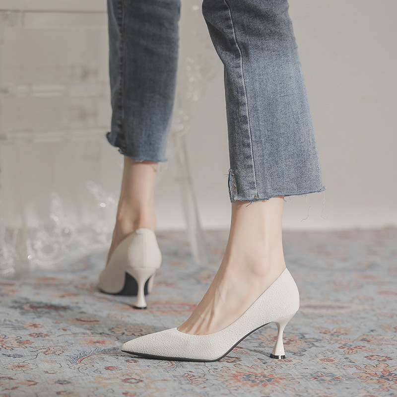 职业通勤气质高跟鞋2025年韩版细跟尖头时尚女鞋黑色软皮OL工作鞋