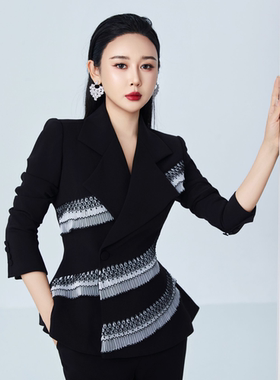 白绣黑花边拼接大平驳头西装上衣 73670A