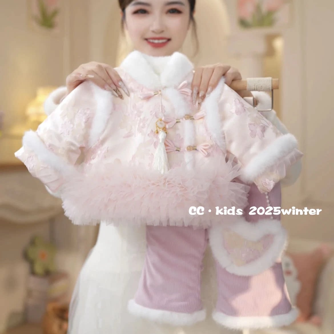 女童新中式唐装毛球棉袄宝宝冬装2025新款国风套装周岁女孩两件套