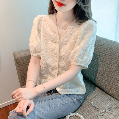 直筒型甜美单排多扣短袖绣花衬衫