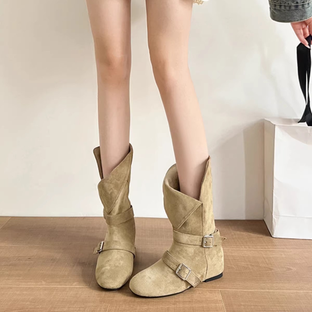 复古皮带扣中筒靴女2025秋冬季新款显瘦百搭西部靴内增高马丁靴