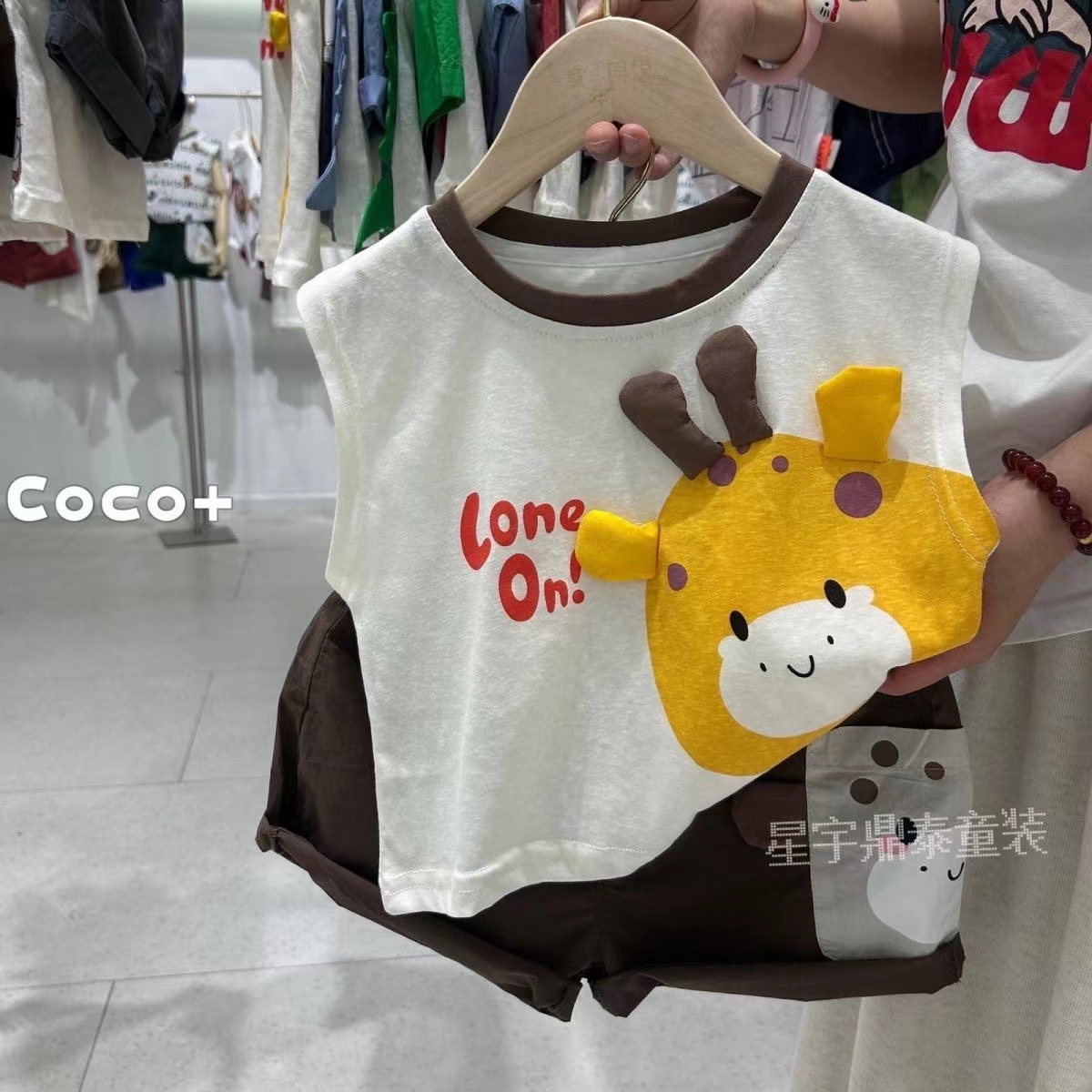 纯棉夏季立体卡通无袖上衣新款男宝宝儿童背心薄款长颈鹿可爱背心