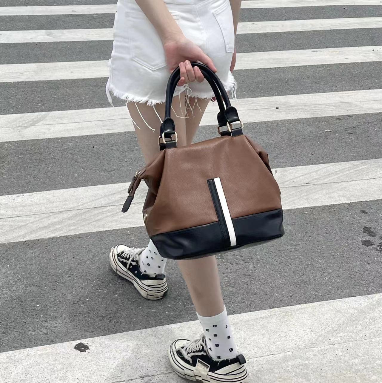 YM斜挎复古大容量百搭软皮通勤包