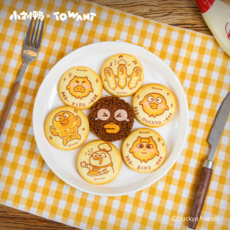 小刘鸭杂货铺毛绒徽章盲袋吧唧马口铁胸针配饰可爱包包挂饰礼物