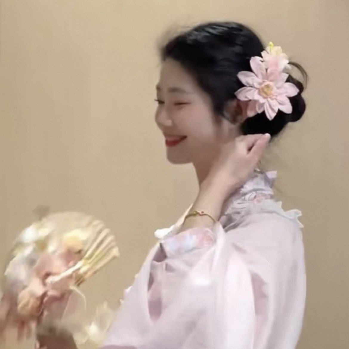 Willa｜早春新中式温柔粉色花朵发夹复古盘发簪花夹子氛围感发饰