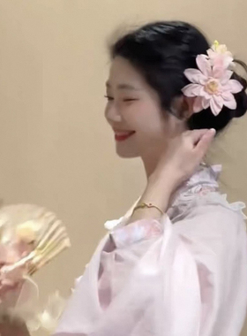 Willa｜早春新中式温柔粉色花朵发夹复古盘发簪花夹子氛围感发饰