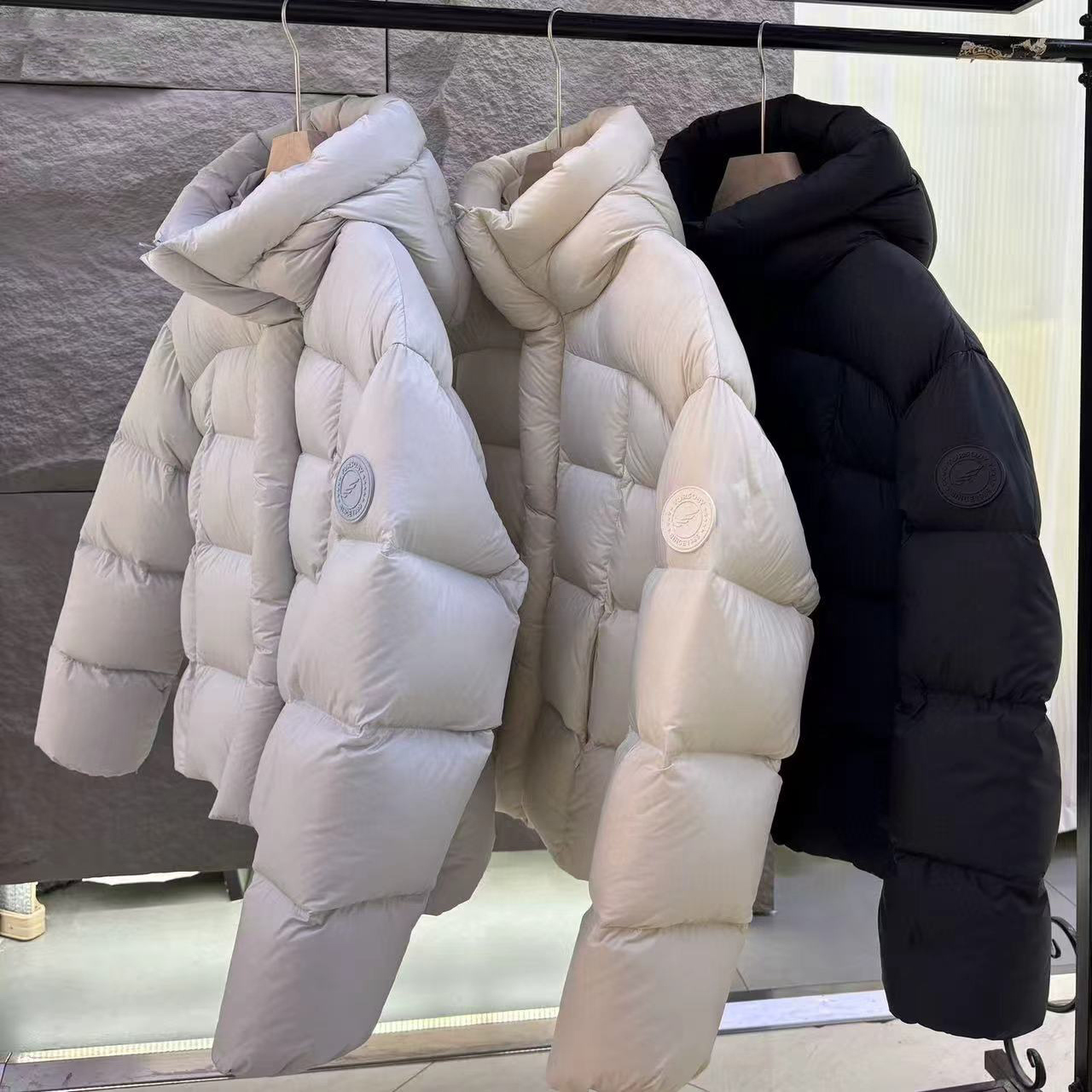 羽小白新款90白鸭绒羽绒服男女加厚情侣连帽短款云感泡芙