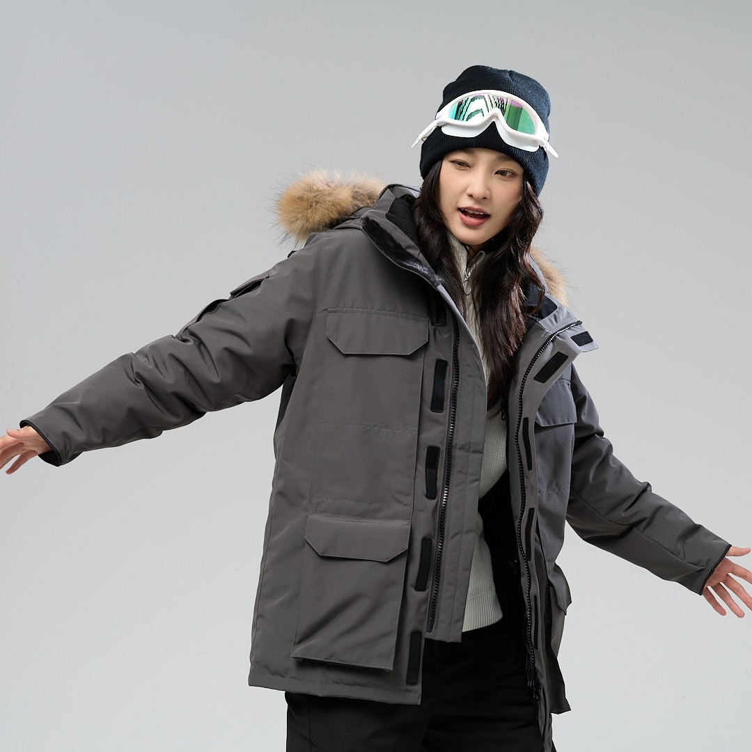 羽小白2025秋冬新款工装派克羽绒服女工装户外情侣款防风保暖极寒