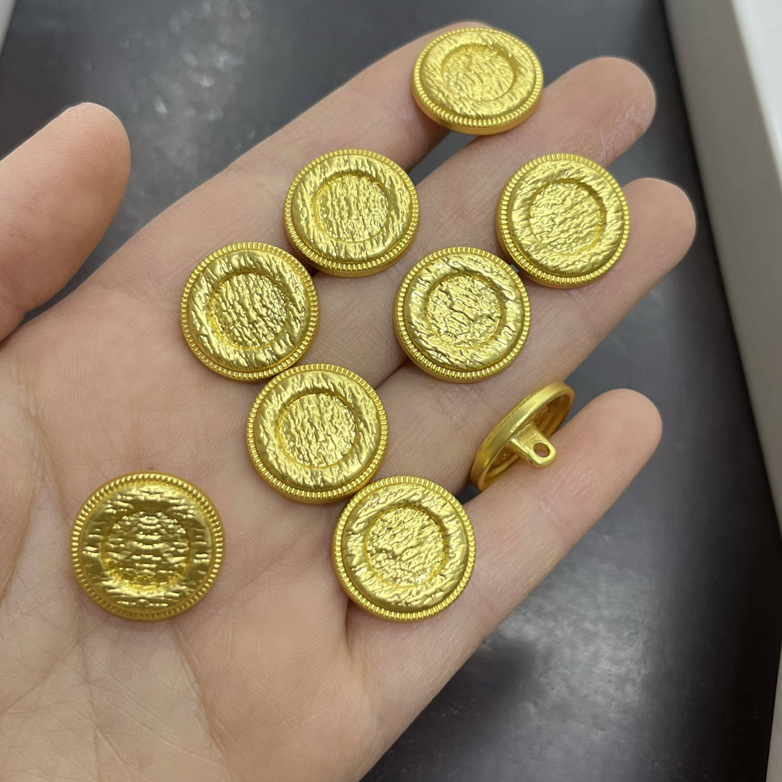 品质高档百搭圆形高雅风复古银色凸面金属简约金色服装扣子