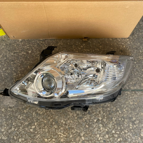适用于丰田奔跑FORTUNER 11-14款 前照灯 前大灯半总成低配 手调