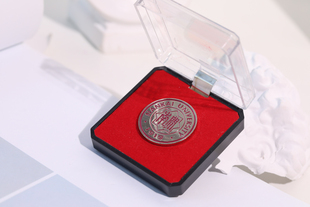 南开大学校徽 南开校徽 南开大学纪念品 南开纪念品 大学校徽