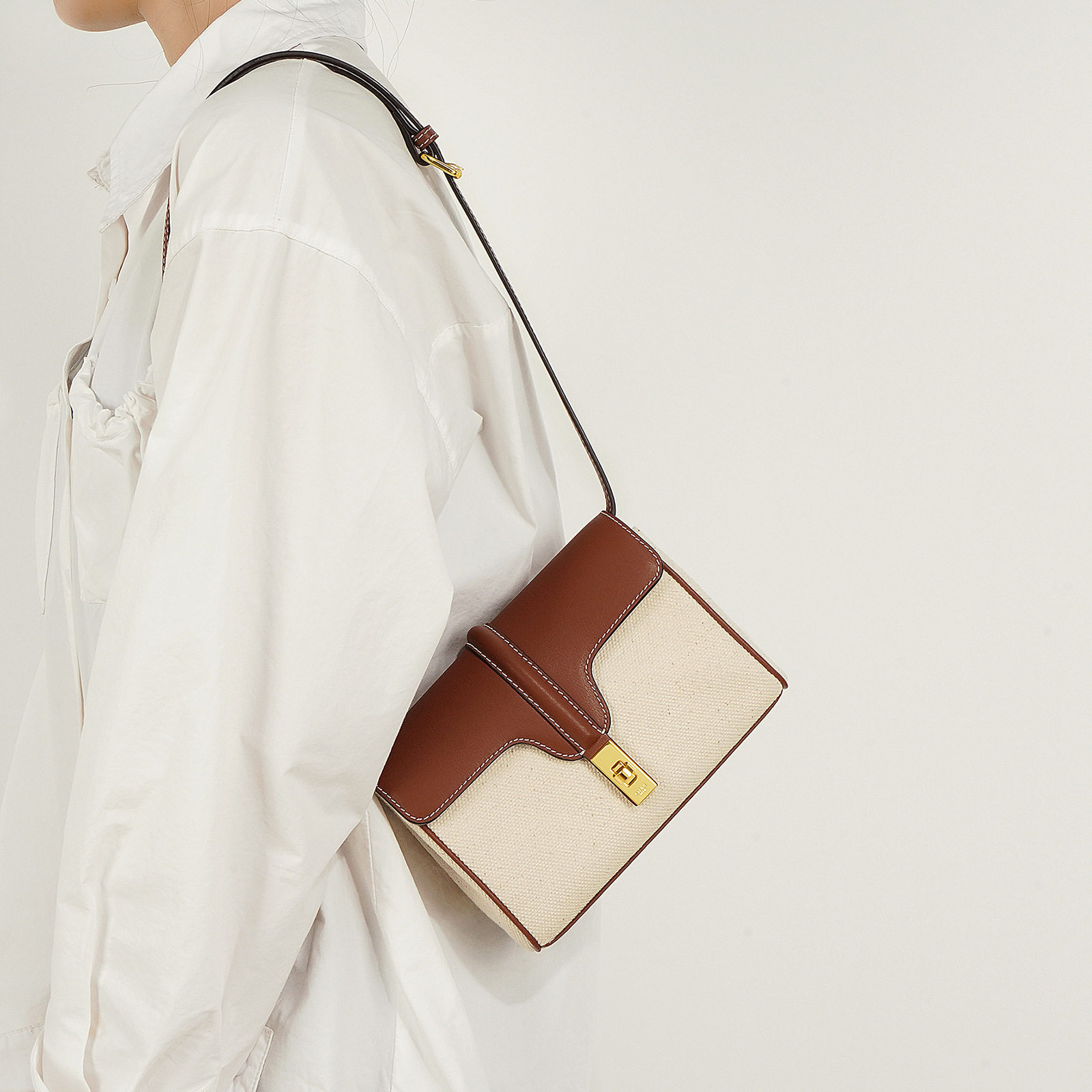 2025秋冬简约拼色真皮小方包质感小众斜挎包轻便夏季手机包多