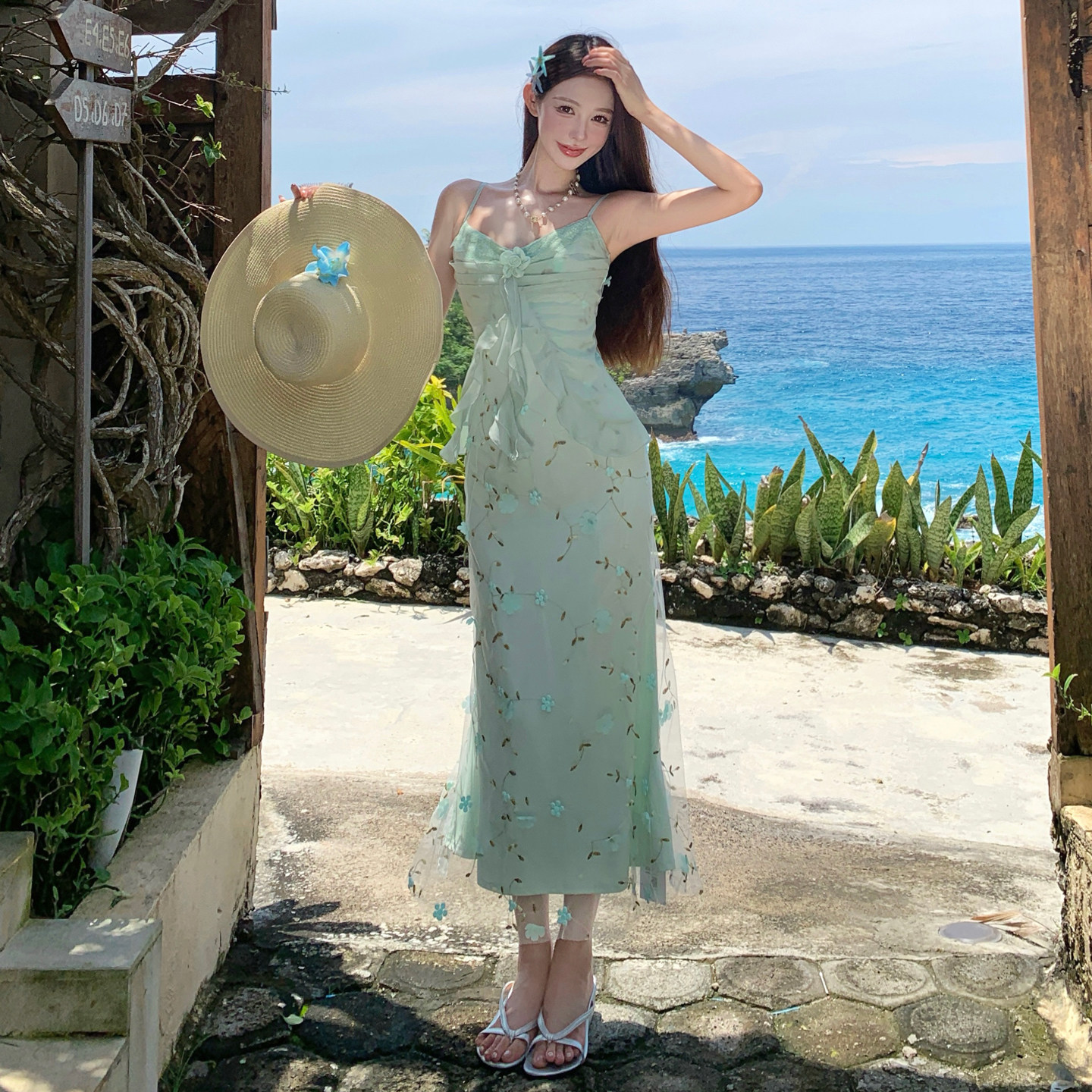 海边度假绿色连衣裙女夏立体碎花绝美雪纺吊带裙长裙