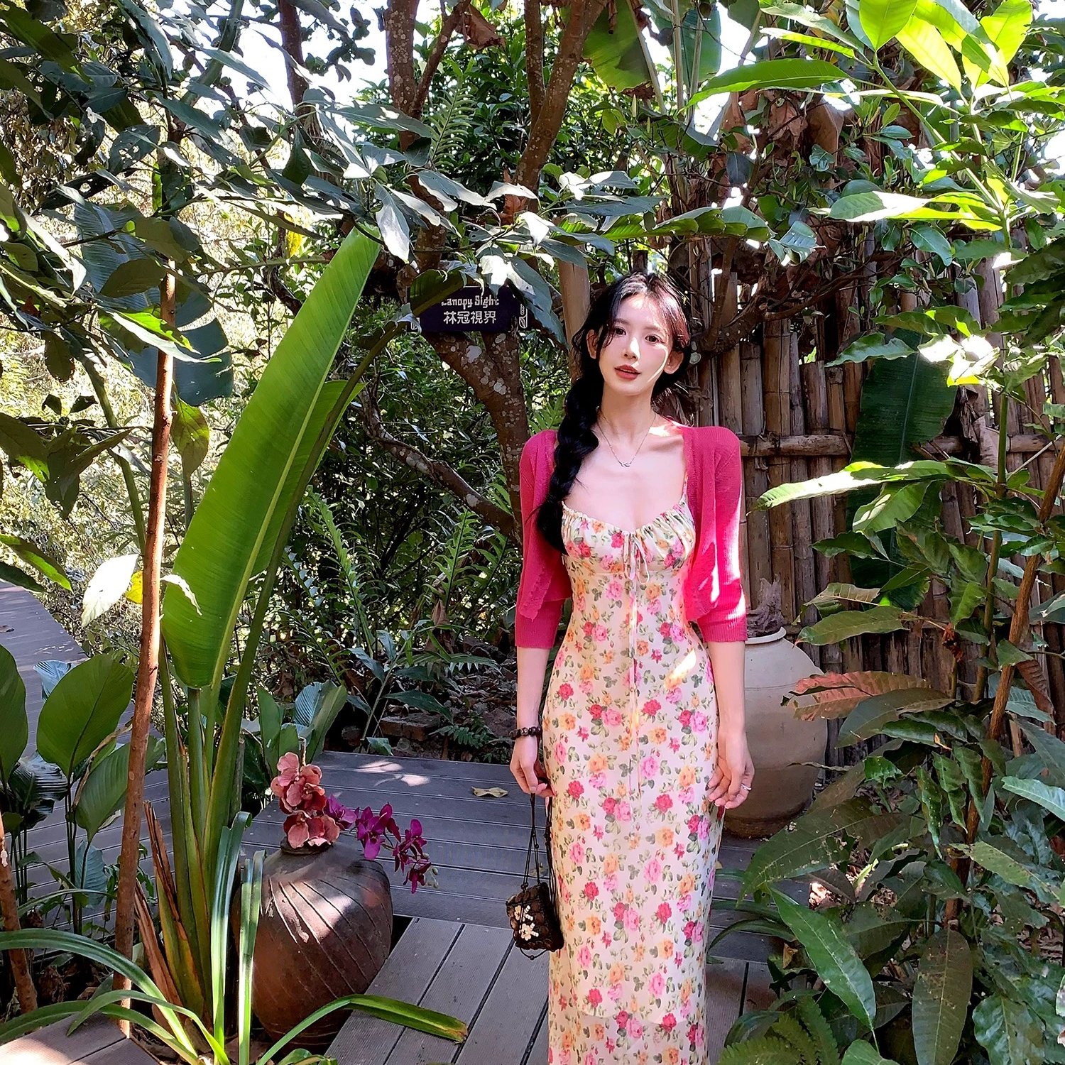 一颗甜桃yikett明艳蔷薇碎花吊带连衣裙女掐腰显瘦连身长裙