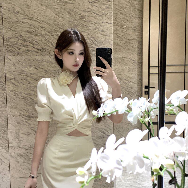 高级感缎面套装女夏法式泡泡袖交叉V领挂脖短款上衣蕾丝长裙