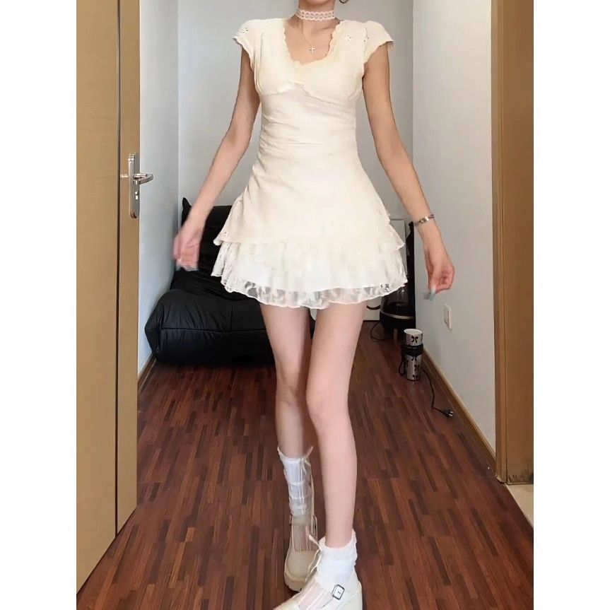 白色连衣裙女2026新款夏日绝美短款初恋系特别漂亮掐腰小裙子夏季