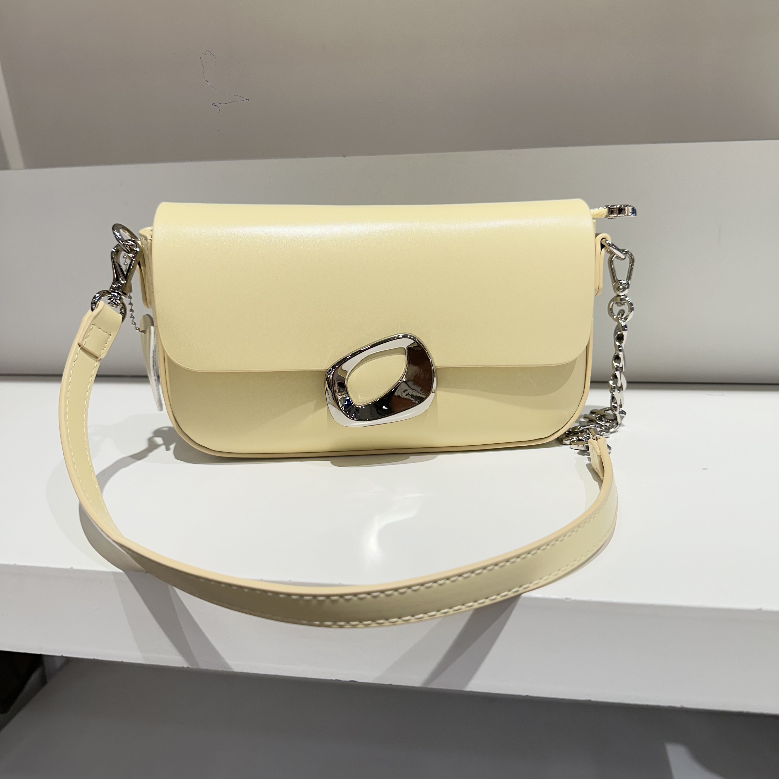 新款时尚链条横版小方包百搭通勤软皮斜挎包休闲女包简约潮包纯色