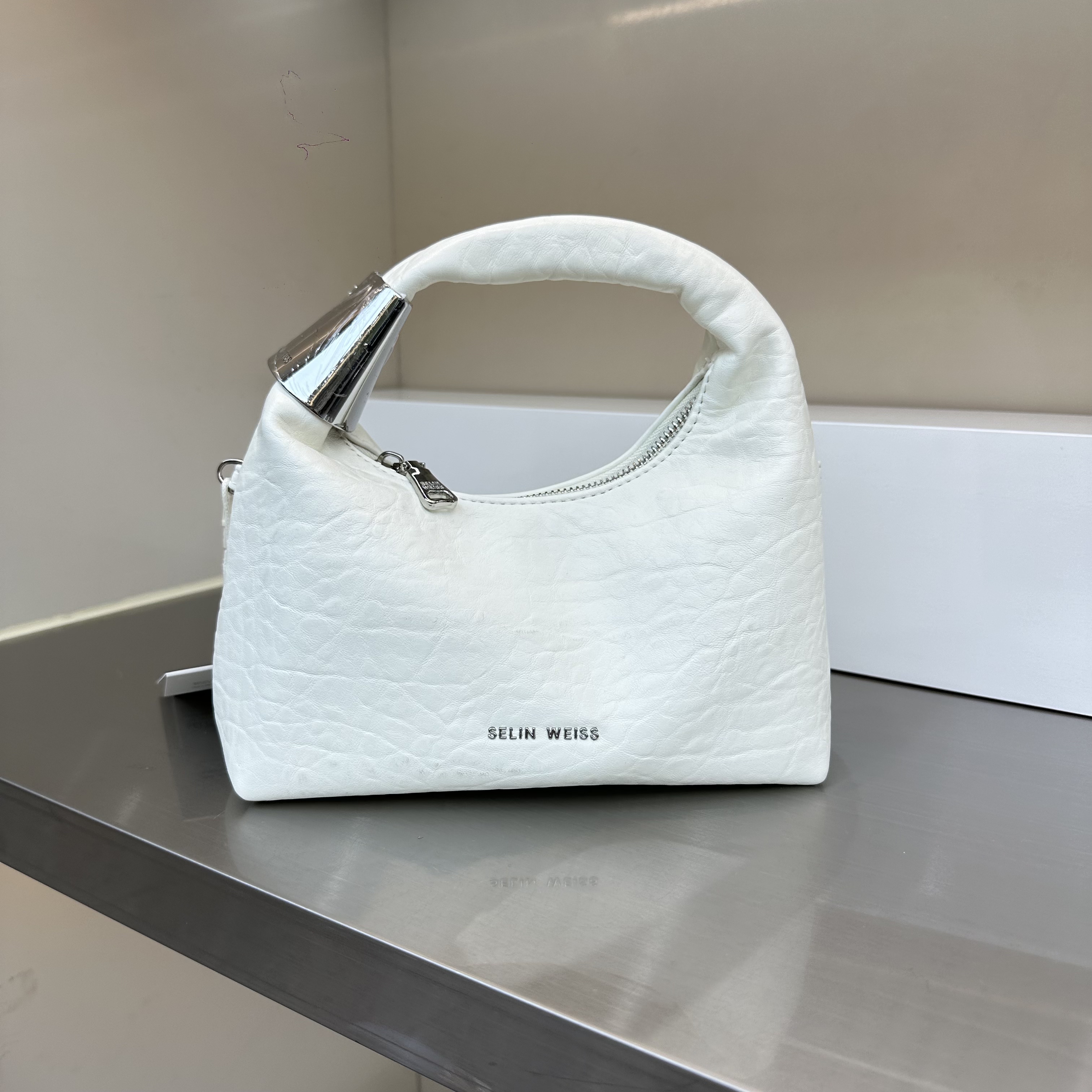 新款时尚手提月牙包百搭通勤软皮斜挎包休闲女包简约潮包纯色单肩