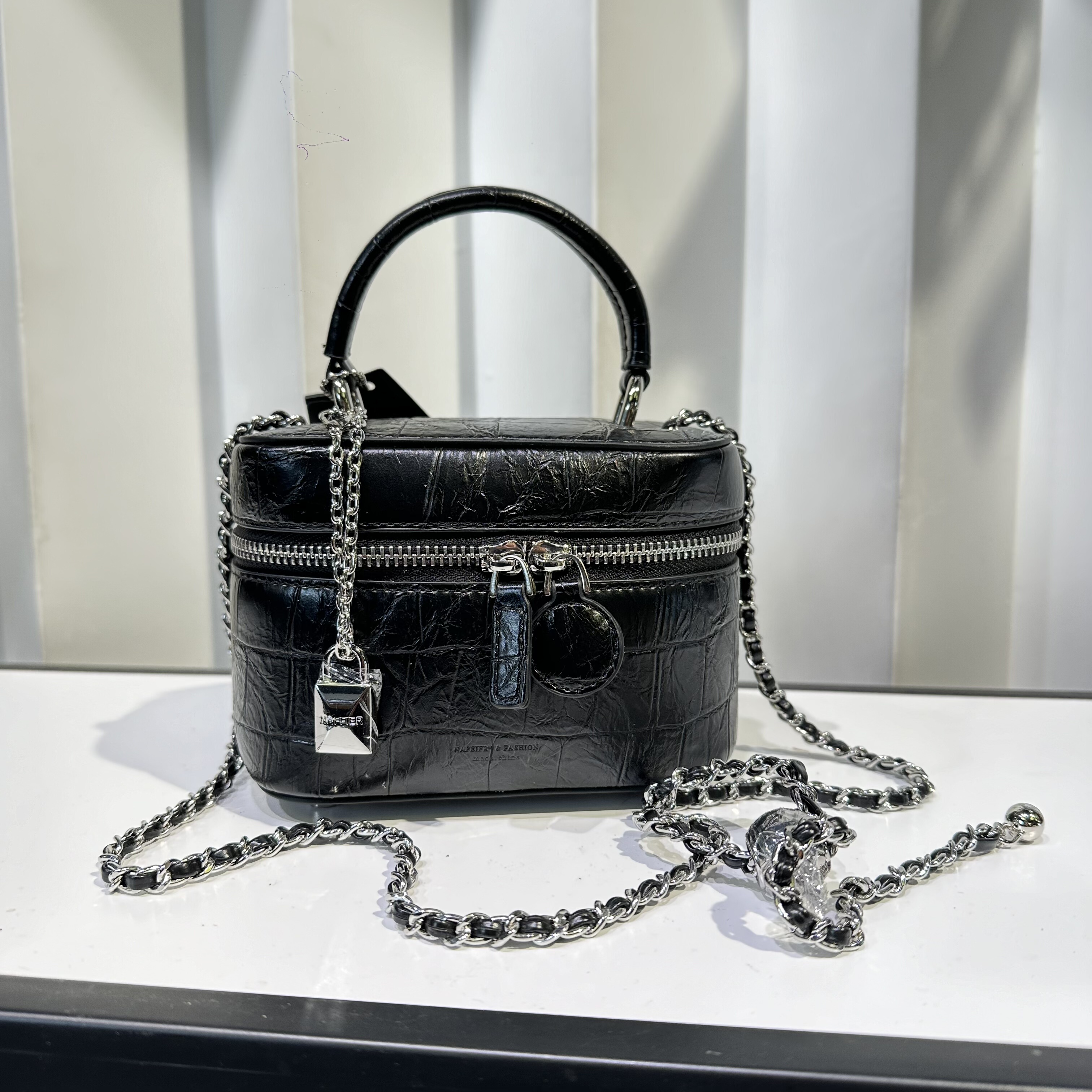 新款复古休闲慵懒风轻便鳄鱼纹链条手提盒子包斜挎实用百搭女洋气,箱包皮具/热销女包/男包,通用款女包,淘宝优惠券,粉丝福利购,淘宝优惠卷